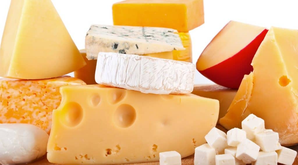 Alimente bogate in iod - lapte, iaurt și brânză