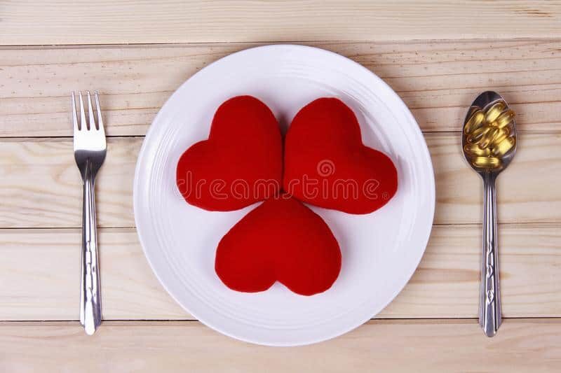 concept-red-heart-plate-body-tonic-10-2263342
